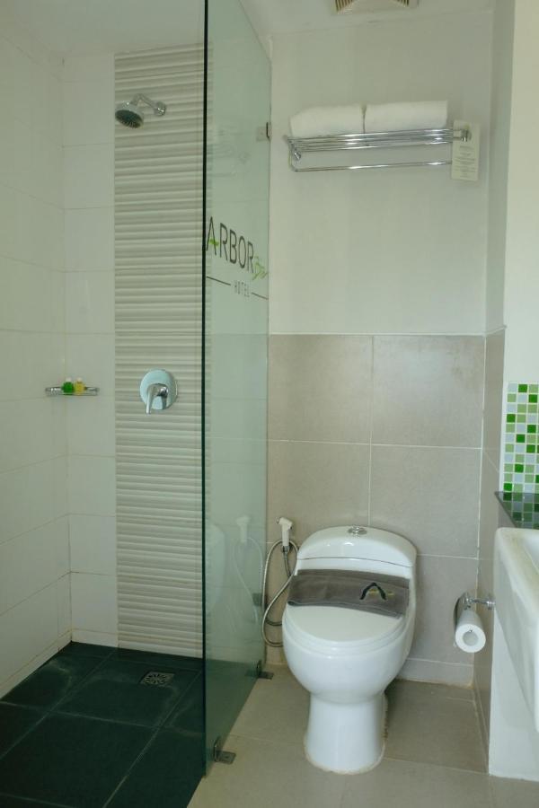 Arbor Biz Hotel Makassar Buitenkant foto