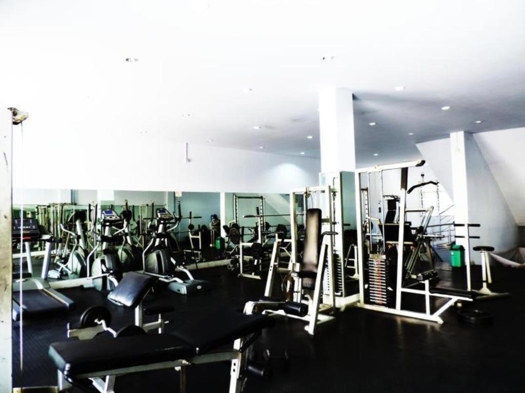 Arbor Biz Hotel Makassar Buitenkant foto