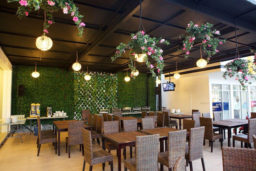 Arbor Biz Hotel Makassar Buitenkant foto