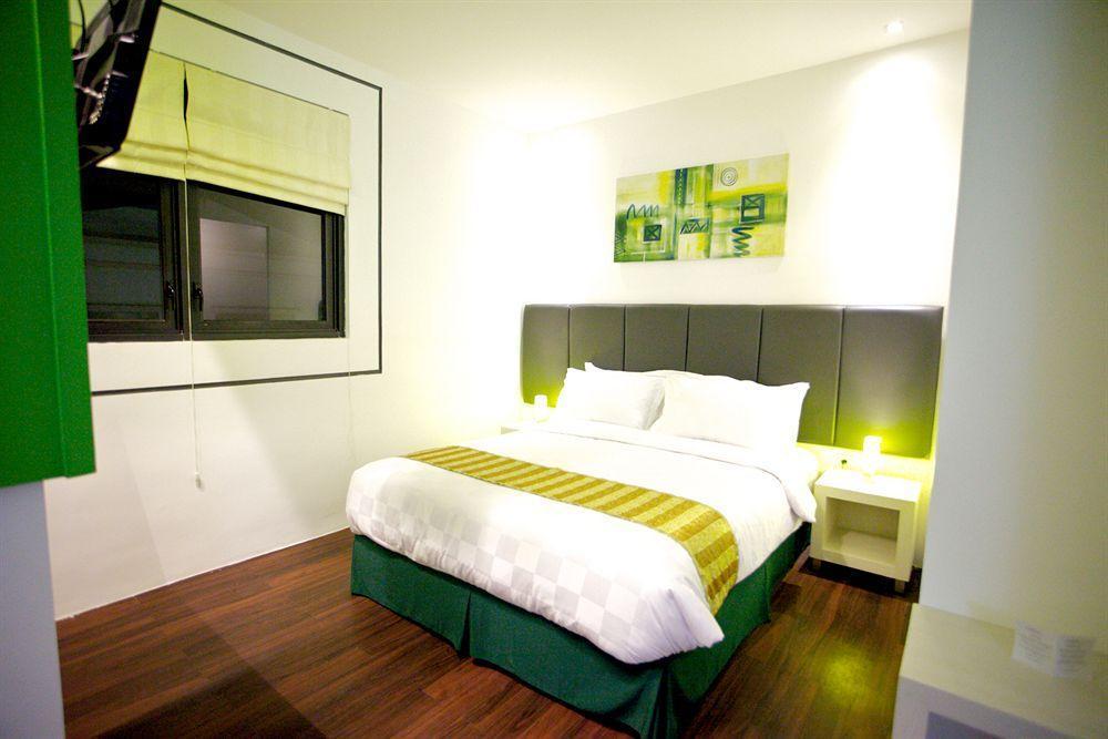 Arbor Biz Hotel Makassar Buitenkant foto
