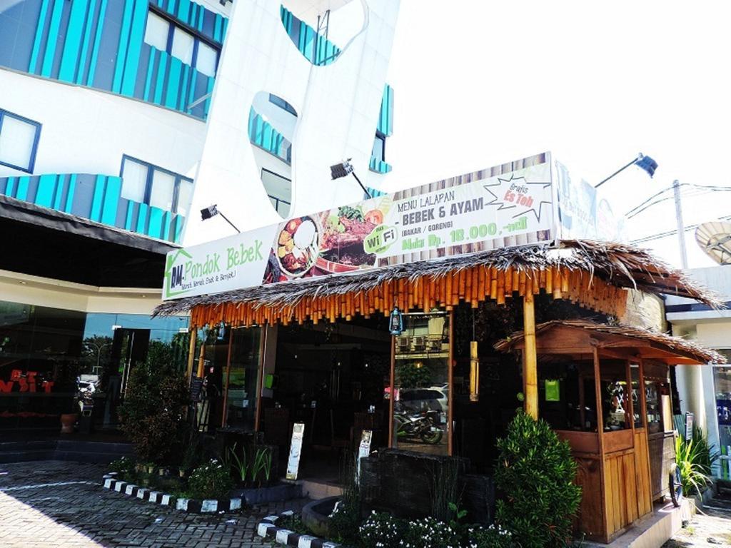Arbor Biz Hotel Makassar Buitenkant foto
