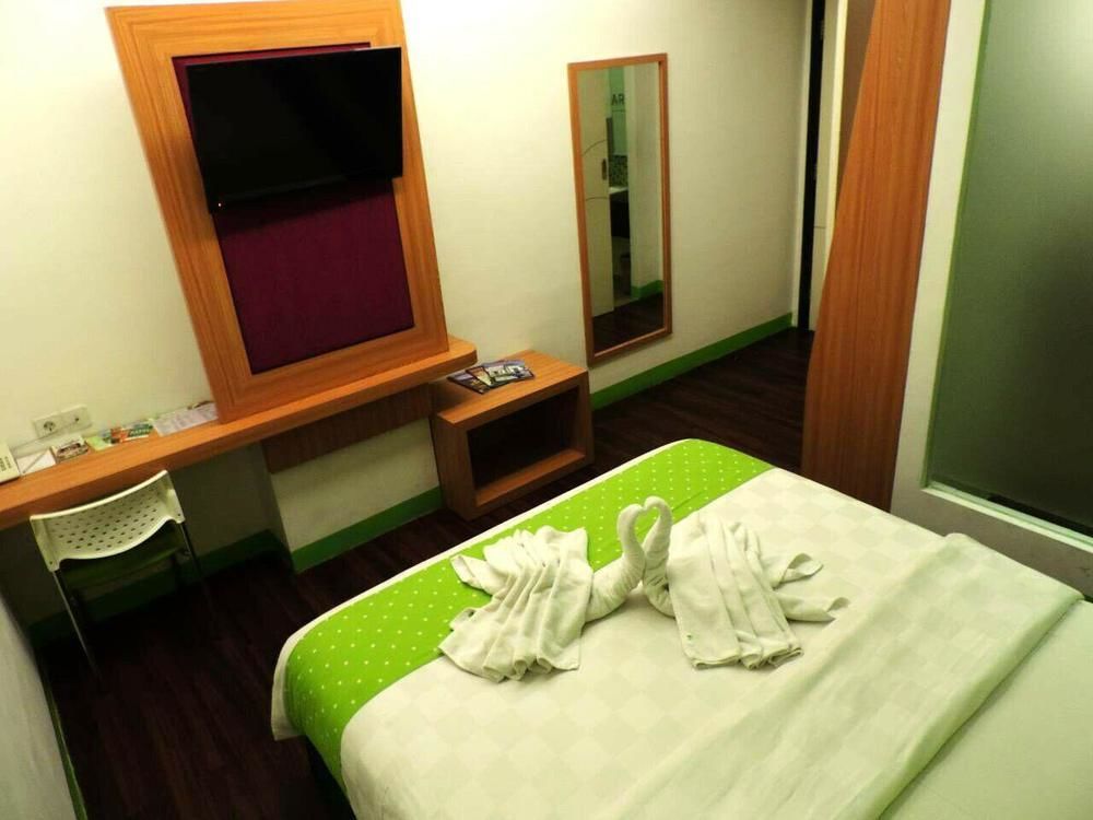 Arbor Biz Hotel Makassar Buitenkant foto