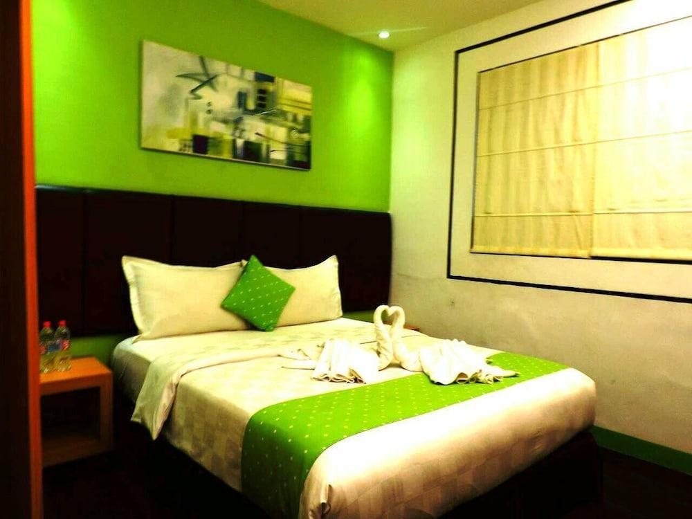 Arbor Biz Hotel Makassar Buitenkant foto