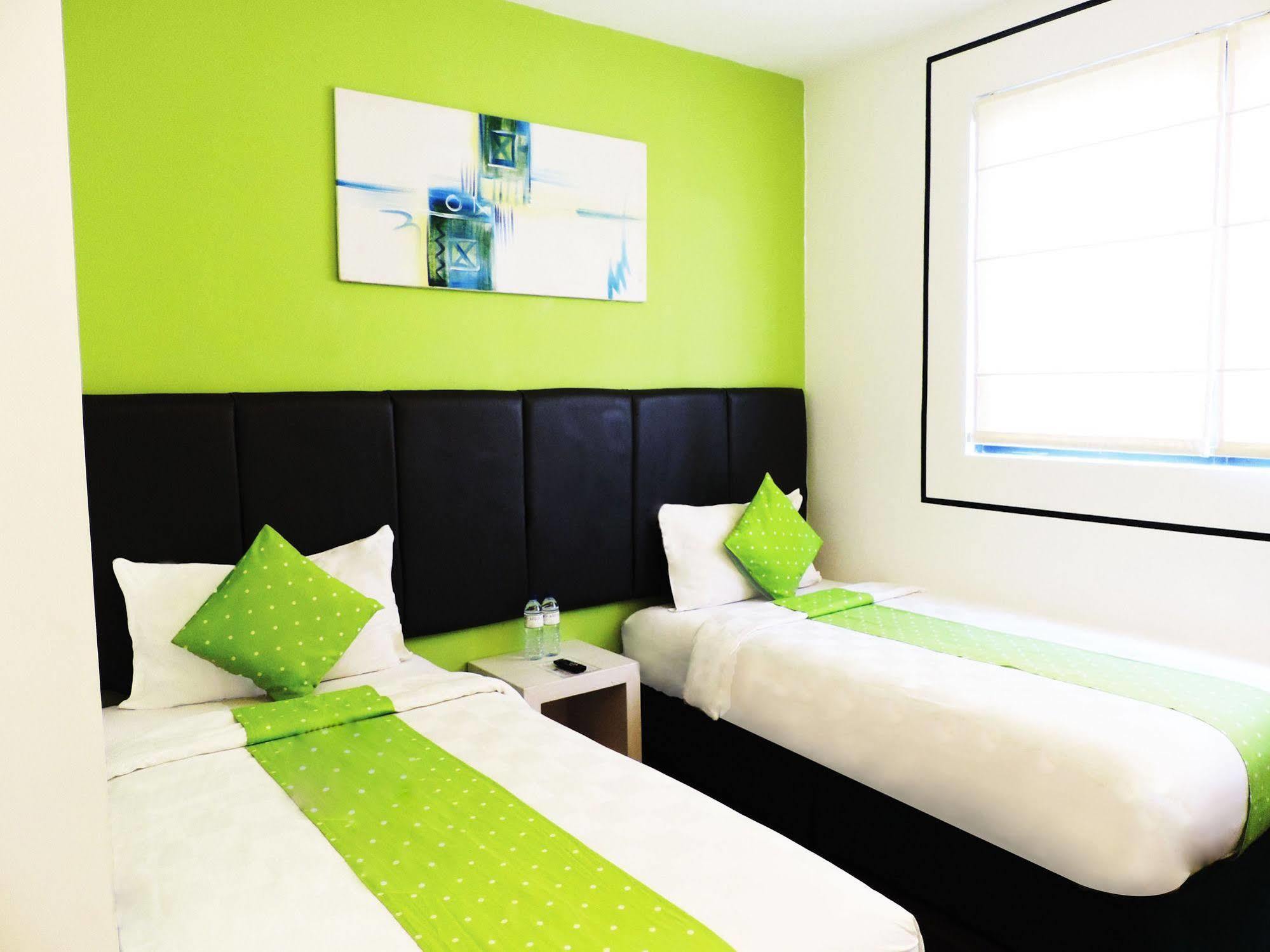 Arbor Biz Hotel Makassar Buitenkant foto