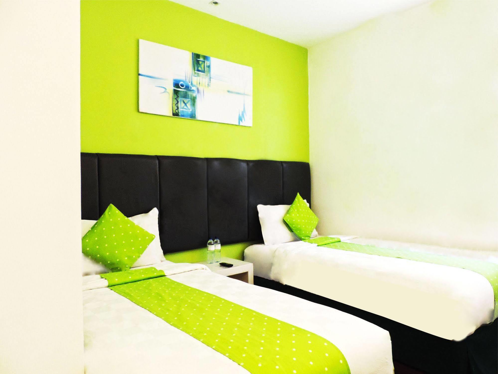 Arbor Biz Hotel Makassar Buitenkant foto