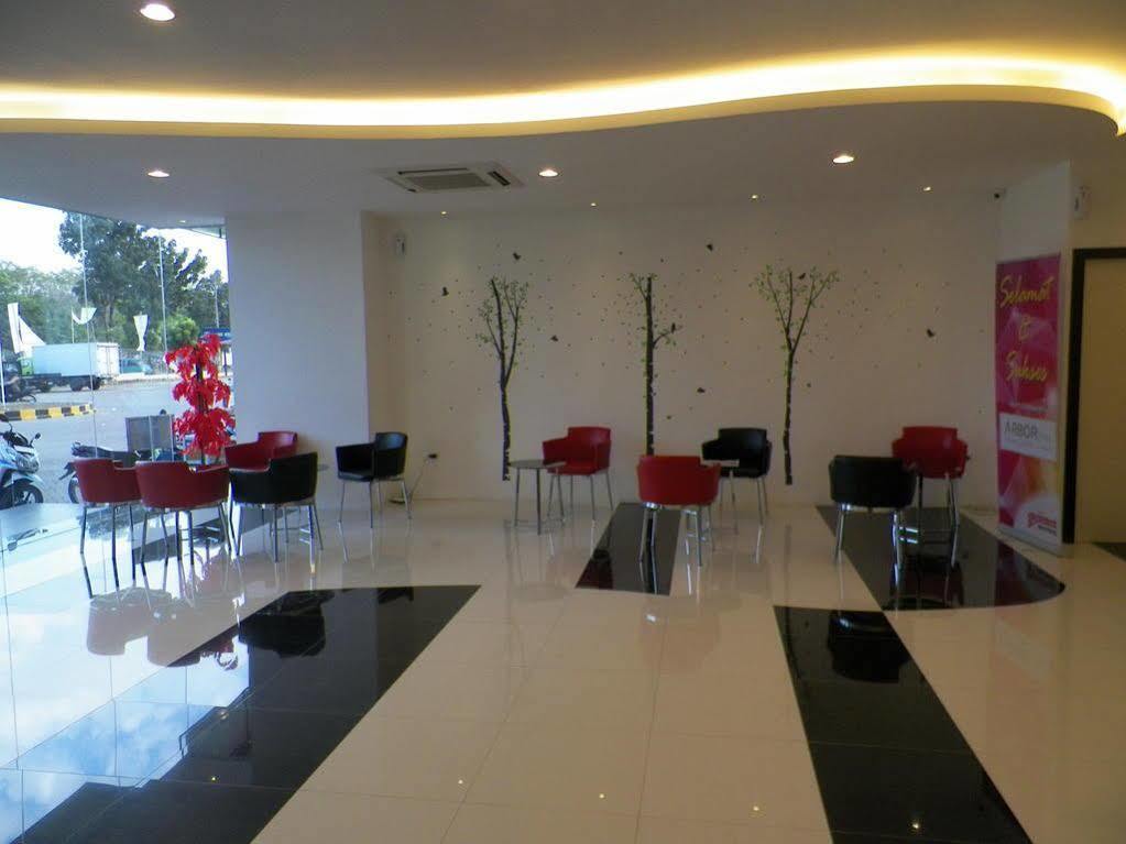 Arbor Biz Hotel Makassar Buitenkant foto