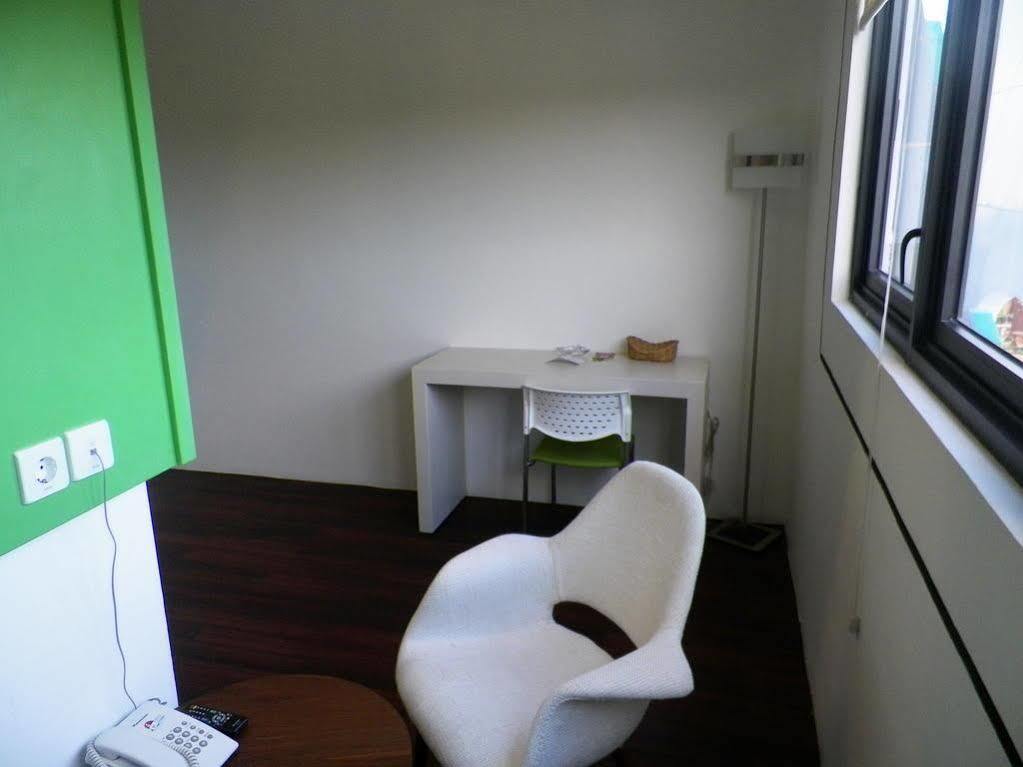 Arbor Biz Hotel Makassar Buitenkant foto