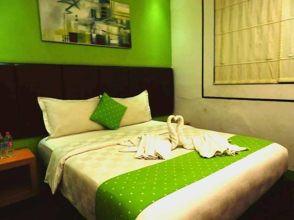 Arbor Biz Hotel Makassar Buitenkant foto
