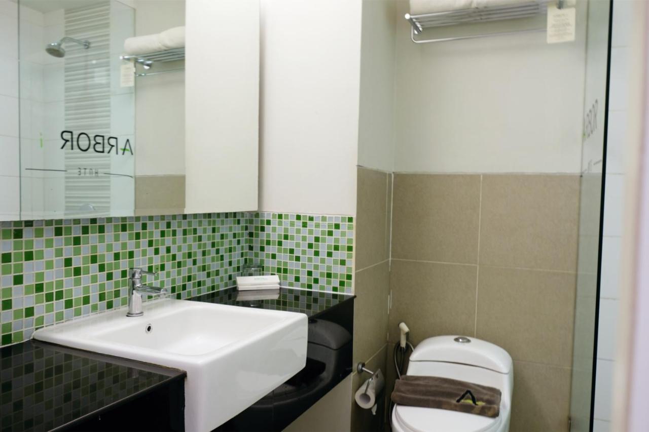 Arbor Biz Hotel Makassar Buitenkant foto