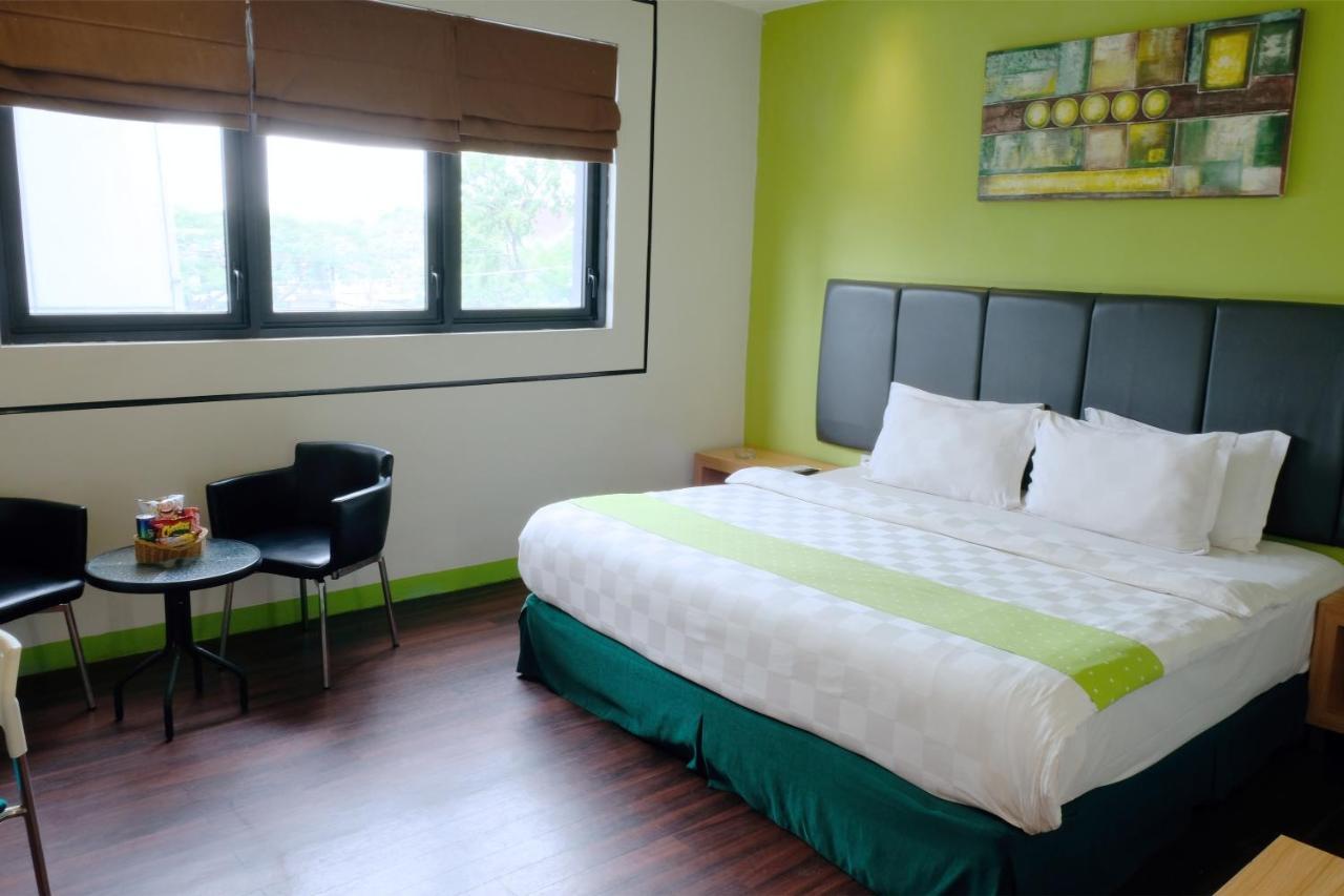 Arbor Biz Hotel Makassar Buitenkant foto