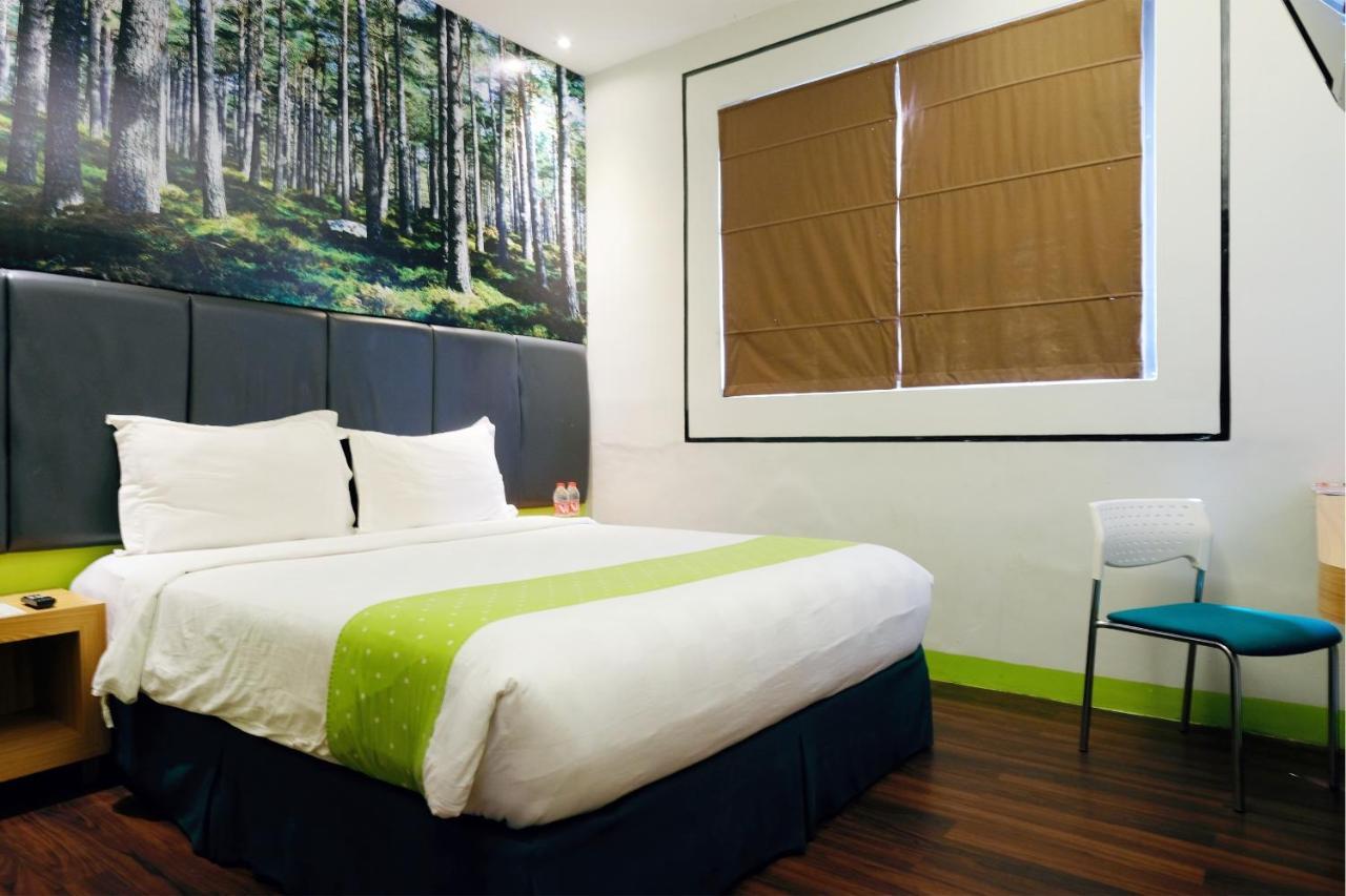 Arbor Biz Hotel Makassar Buitenkant foto